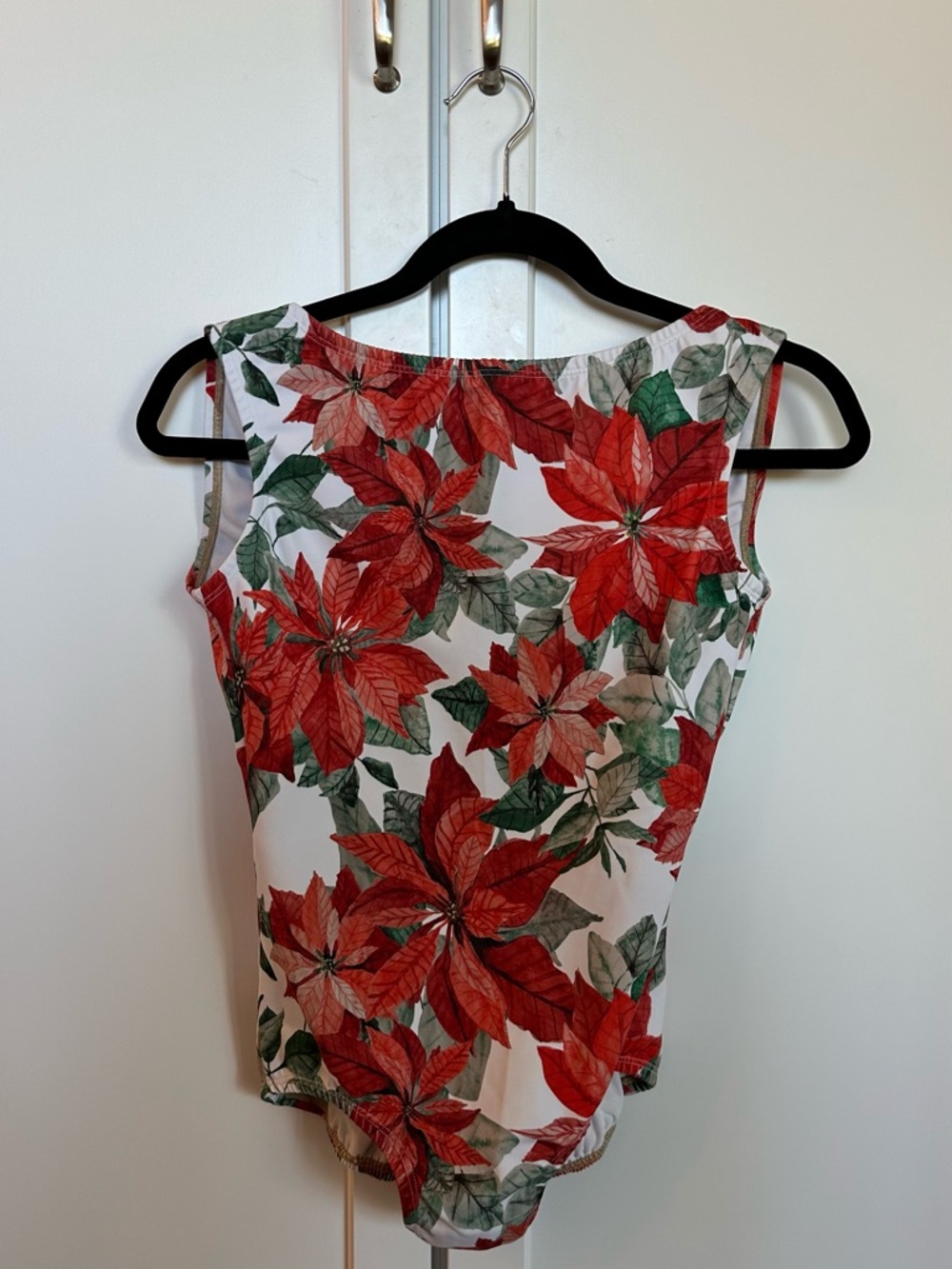 Christmas Luckyleos Floral Red Poinsettia & Green Nutcracker Print
